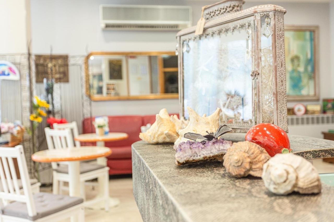 Hotel Kiss تْشيزيناتيكو المظهر الخارجي الصورة
