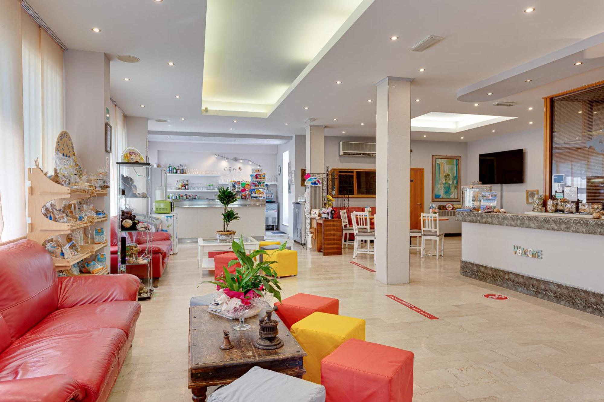 Hotel Kiss تْشيزيناتيكو المظهر الخارجي الصورة